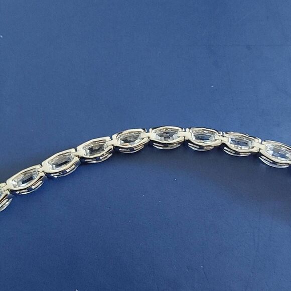 Gorgeous 21 Ct. Oval Mirror Checkerboard Cut Lab White Sapphire Link Bracelet - Picture 5 of 8